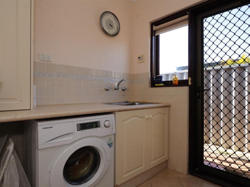 4 Sun Place, Beechboro WA 6063