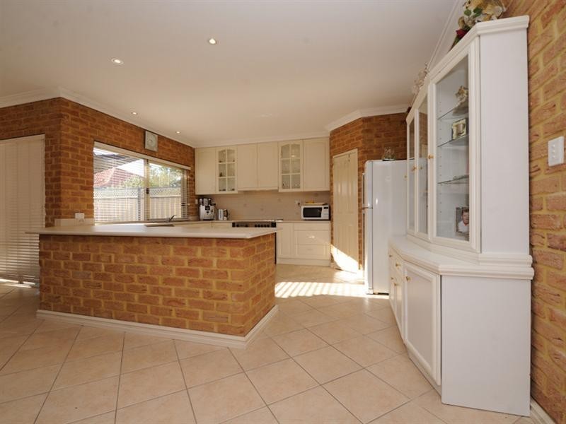 4 Sun Place, Beechboro WA 6063