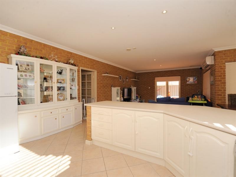 4 Sun Place, Beechboro WA 6063