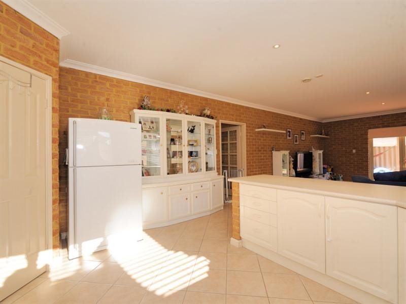 4 Sun Place, Beechboro WA 6063