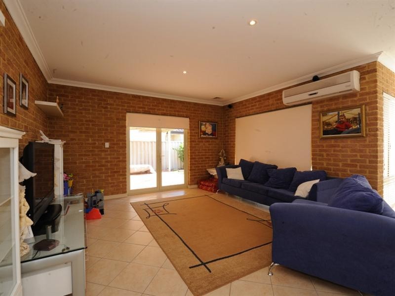 4 Sun Place, Beechboro WA 6063