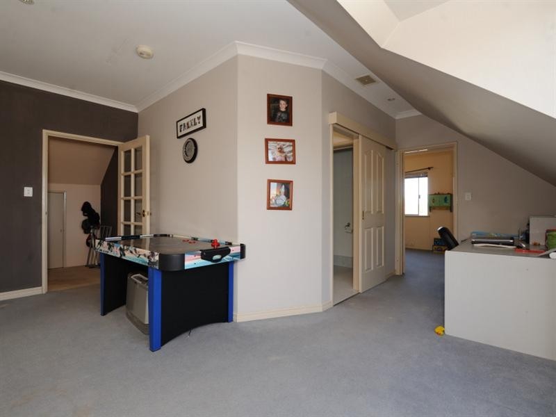 4 Sun Place, Beechboro WA 6063