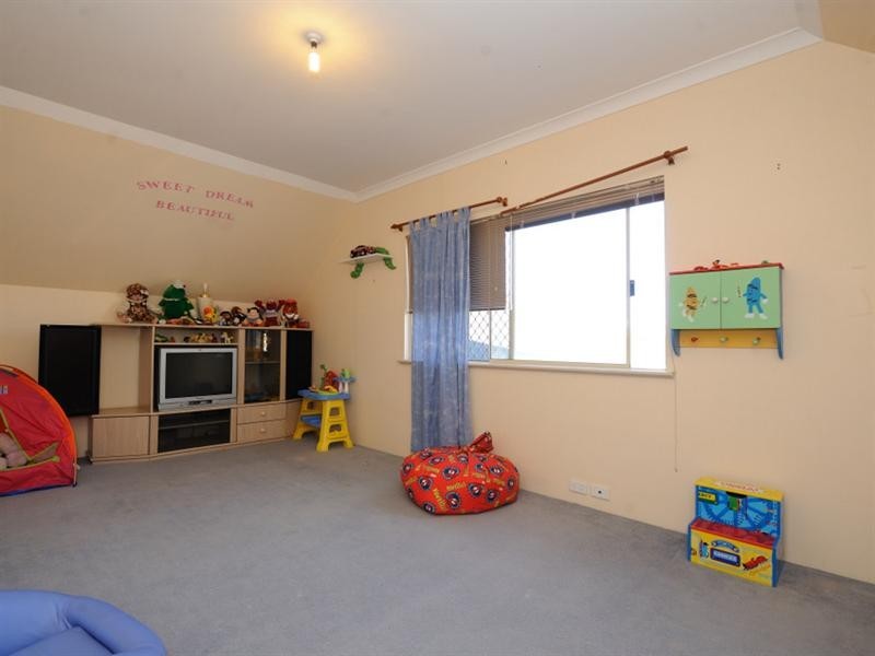 4 Sun Place, Beechboro WA 6063