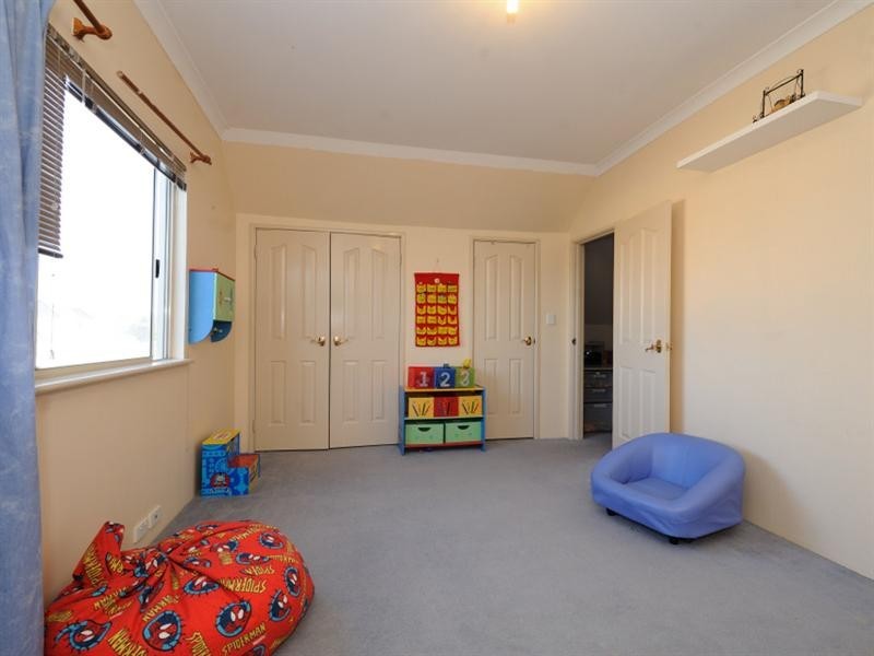 4 Sun Place, Beechboro WA 6063