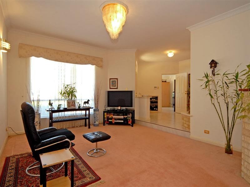 6 Clare Court, Winthrop WA 6150