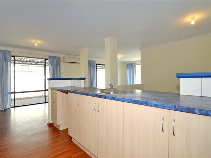 18 Whimbrel Parade, Beechboro WA 6063