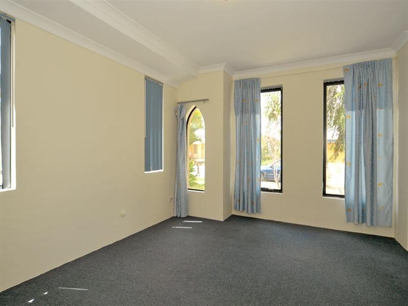 18 Whimbrel Parade, Beechboro WA 6063