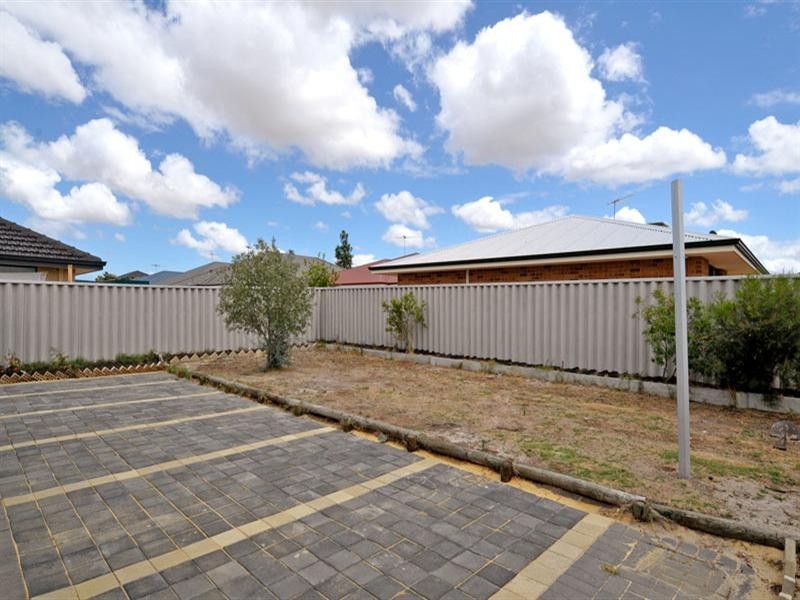 18 Whimbrel Parade, Beechboro WA 6063