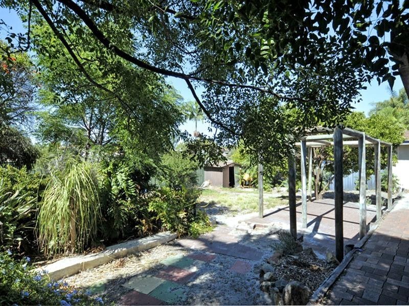 7 Dodds Place, Beechboro WA 6063