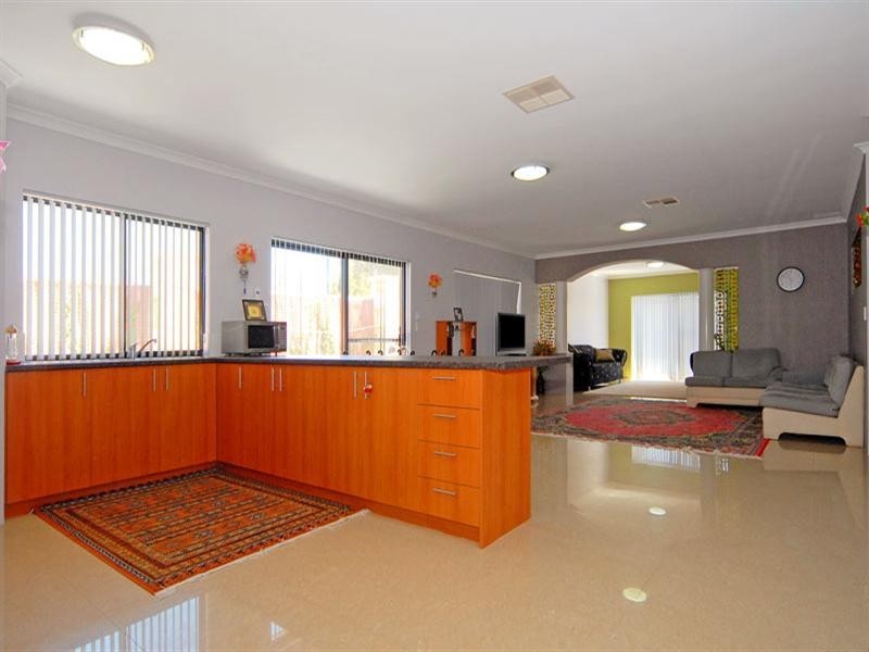 8 Fin Place, Beechboro WA 6063