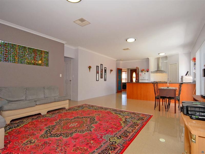 8 Fin Place, Beechboro WA 6063