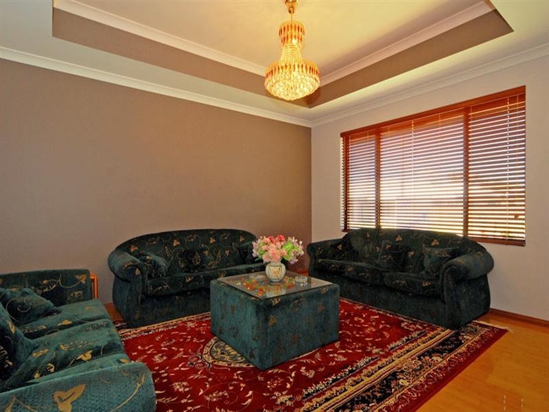 8 Fin Place, Beechboro WA 6063