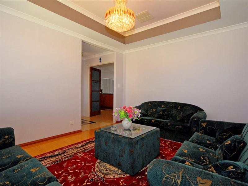 8 Fin Place, Beechboro WA 6063