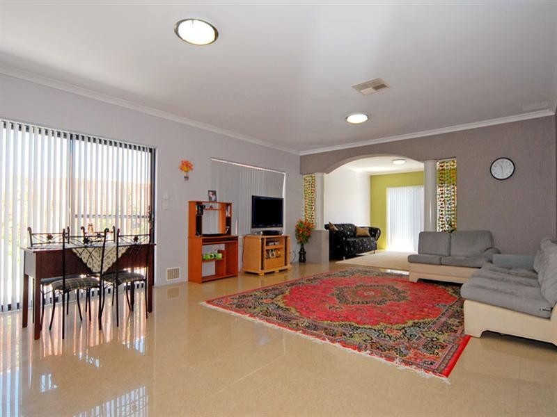 8 Fin Place, Beechboro WA 6063