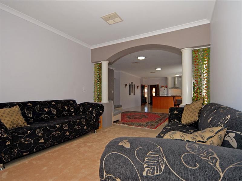 8 Fin Place, Beechboro WA 6063