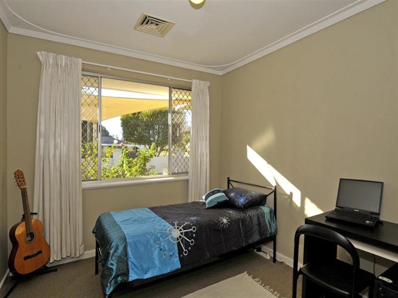 1 Farley Way, Bayswater WA 6053