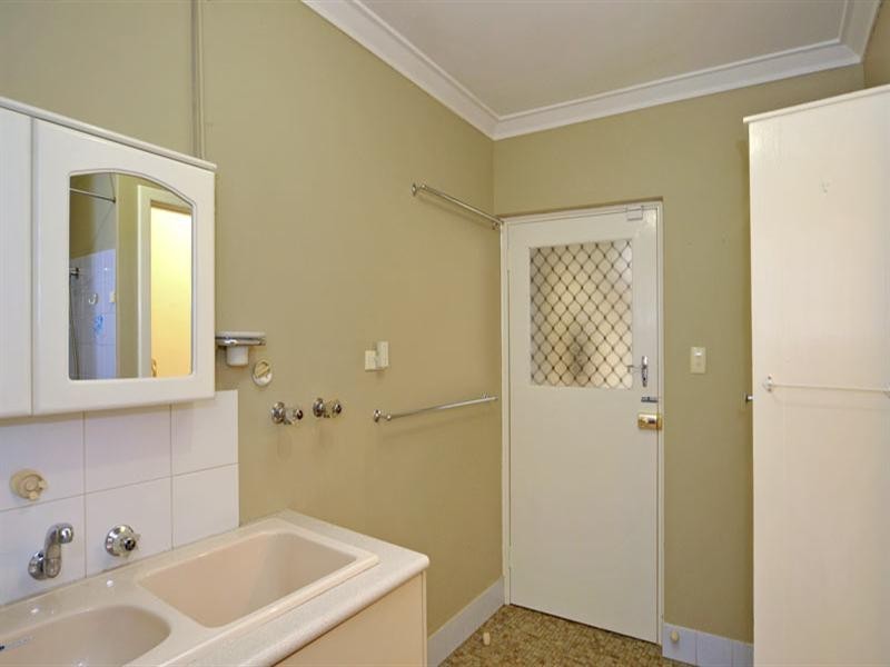 1 Farley Way, Bayswater WA 6053