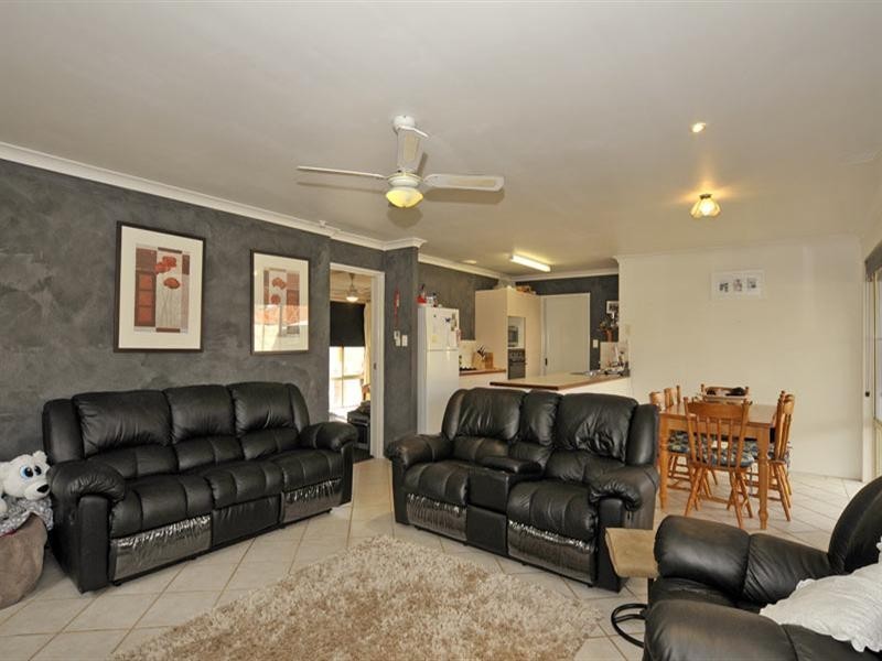 17b Ottawa Crescent, Beechboro WA 6063