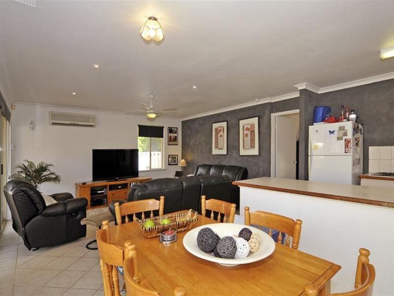 17b Ottawa Crescent, Beechboro WA 6063