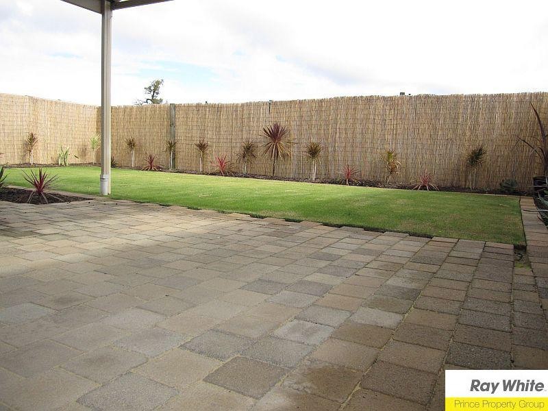 25 Mitra Loop, Beechboro WA 6063