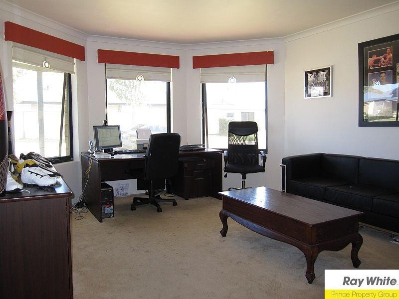 16 Hillwater Promenade, Beechboro WA 6063