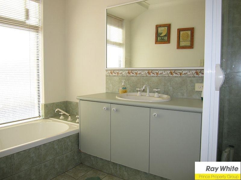 16 Hillwater Promenade, Beechboro WA 6063