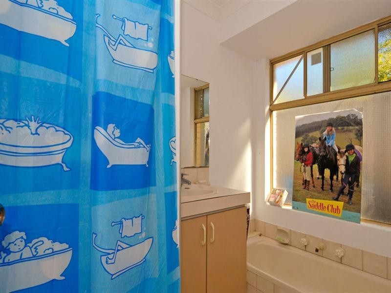 19 Yenisey Crescent, Beechboro WA 6063