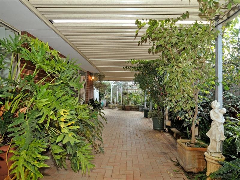 25 Valley Views Drive, Landsdale WA 6065