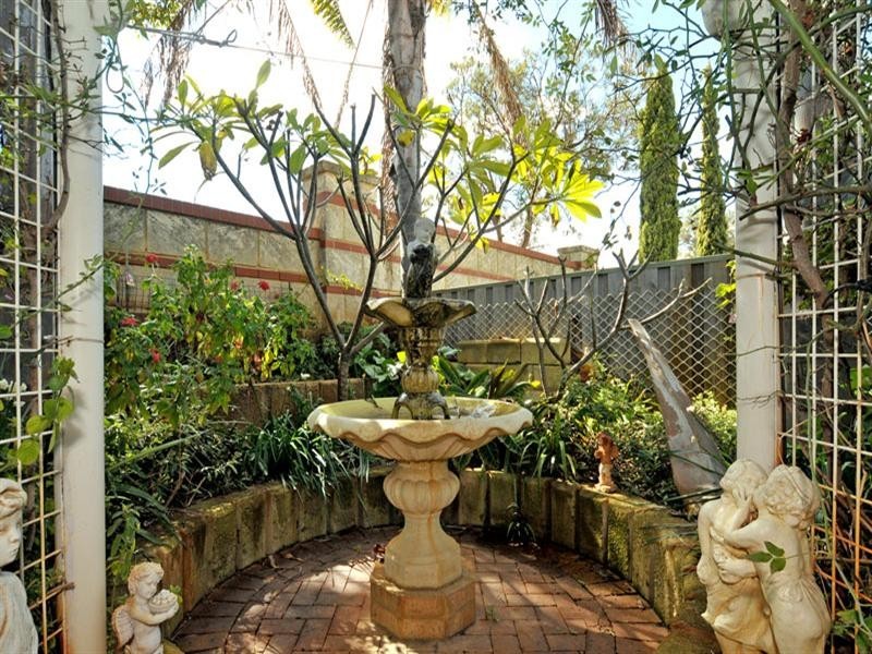 25 Valley Views Drive, Landsdale WA 6065