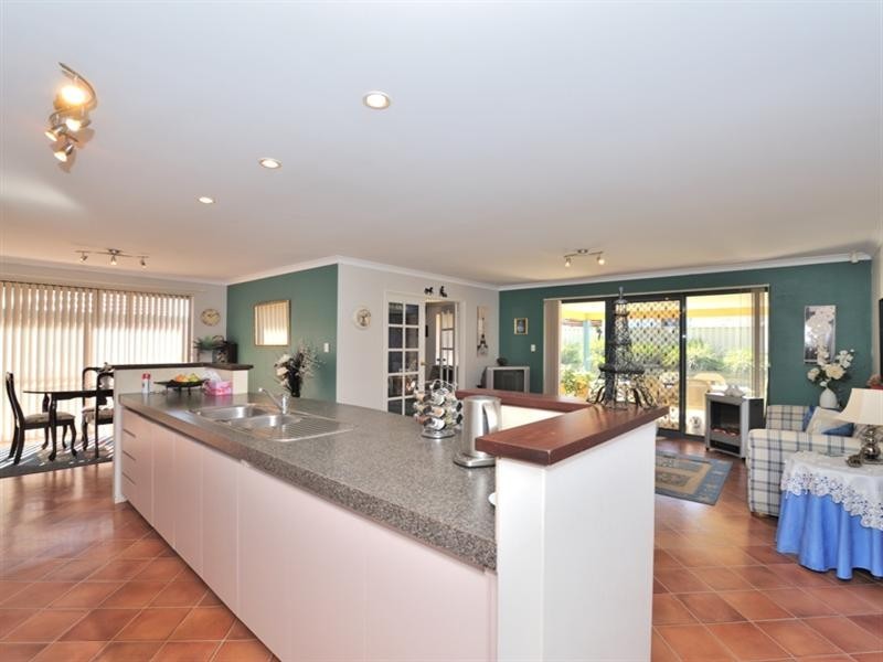 2 Rainbow Cresc, Beechboro WA 6063