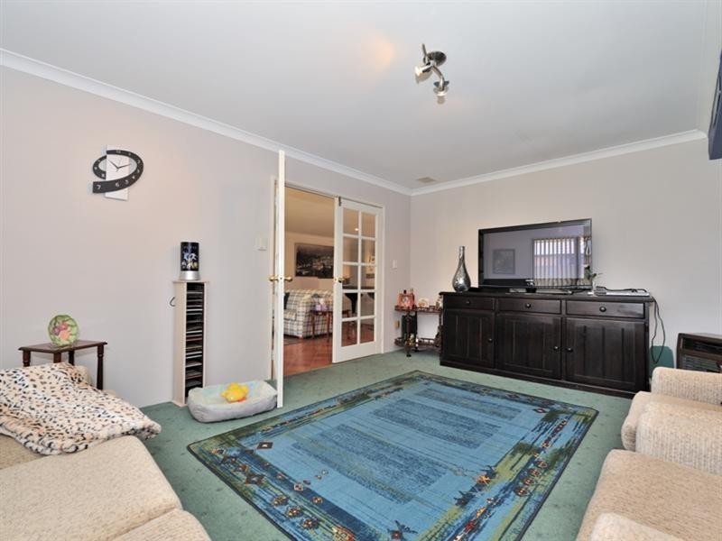 2 Rainbow Cresc, Beechboro WA 6063