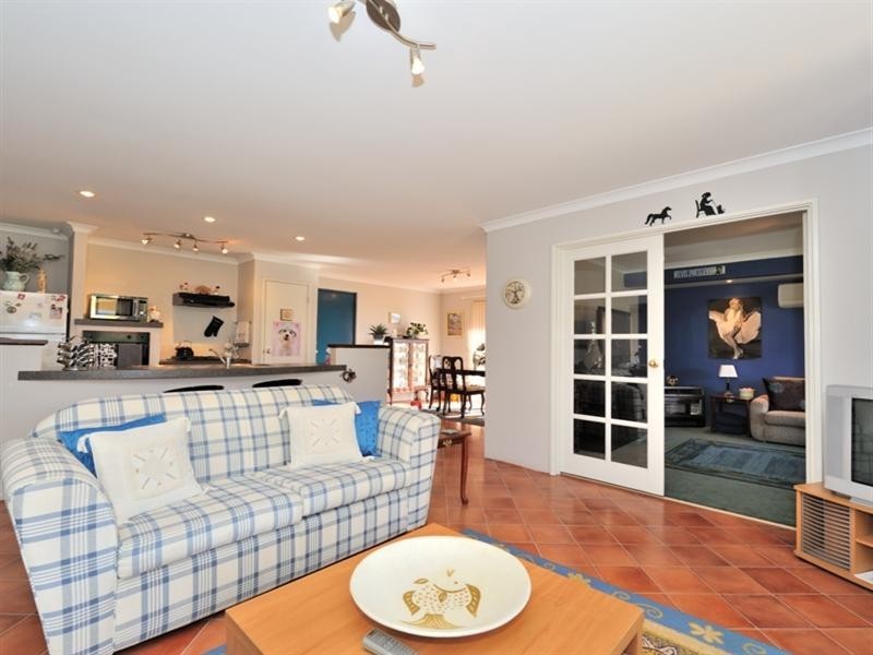 2 Rainbow Cresc, Beechboro WA 6063