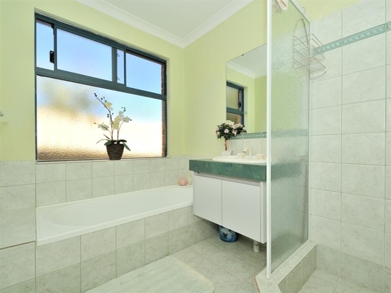 2 Rainbow Cresc, Beechboro WA 6063