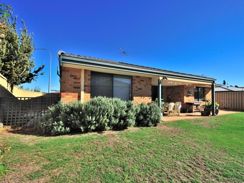2 Rainbow Cresc, Beechboro WA 6063