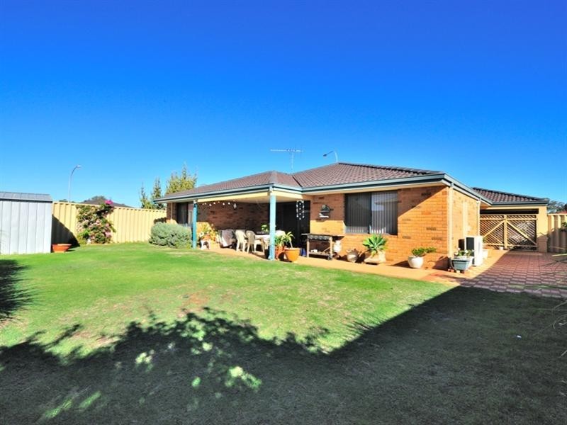 2 Rainbow Cresc, Beechboro WA 6063