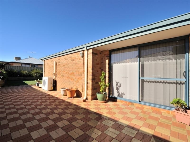 2 Rainbow Cresc, Beechboro WA 6063