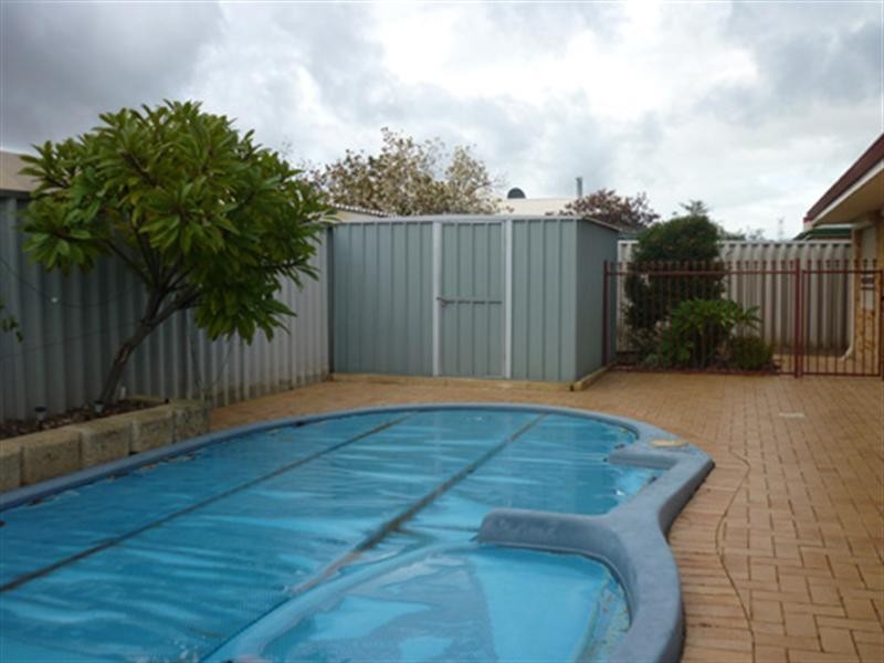 16 Napa Court, Caversham WA 6055