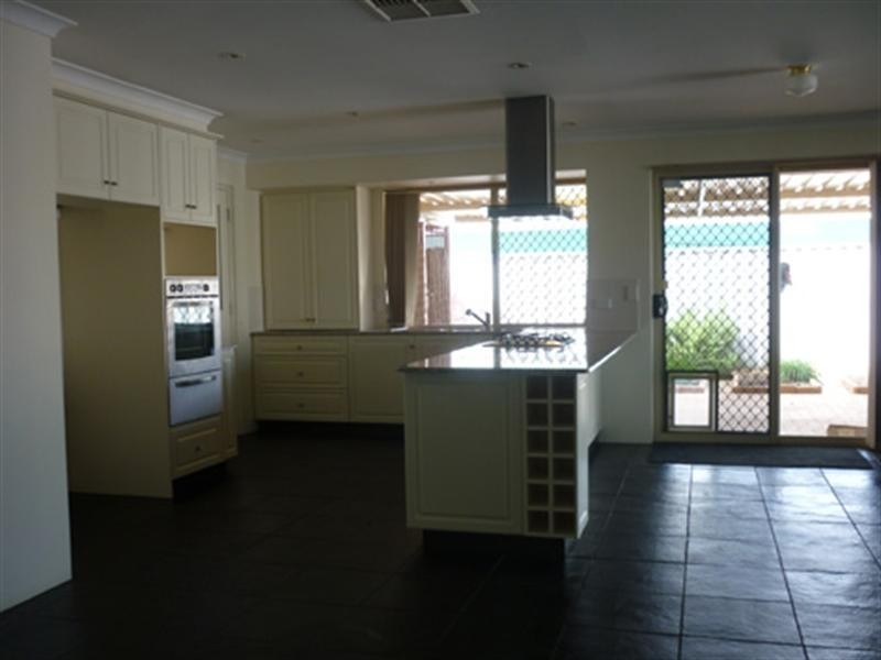 16 Napa Court, Caversham WA 6055