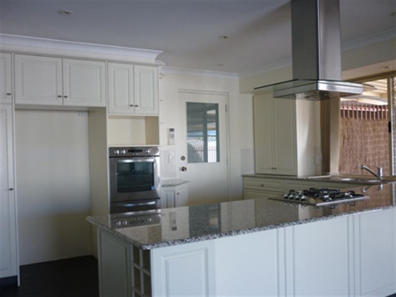 16 Napa Court, Caversham WA 6055