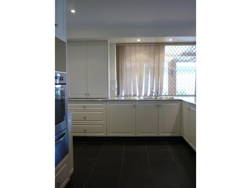 16 Napa Court, Caversham WA 6055