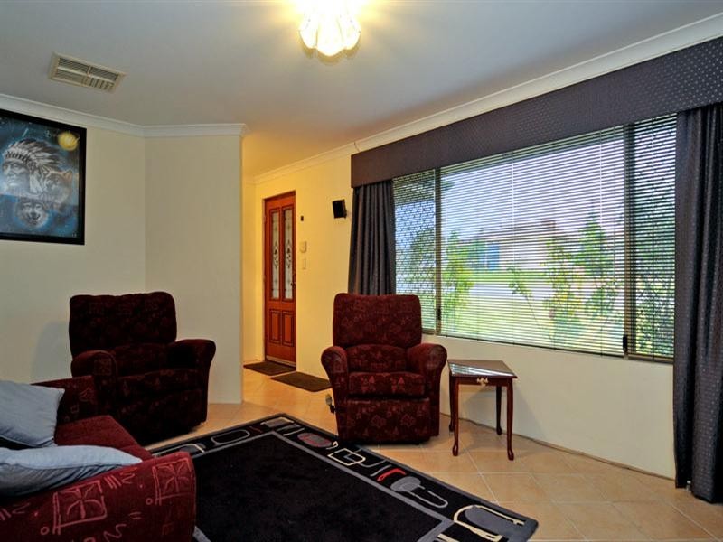 2 Elbrus Way, Caversham WA 6055