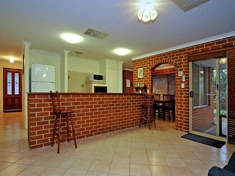 2 Elbrus Way, Caversham WA 6055