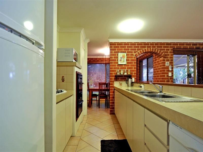 2 Elbrus Way, Caversham WA 6055