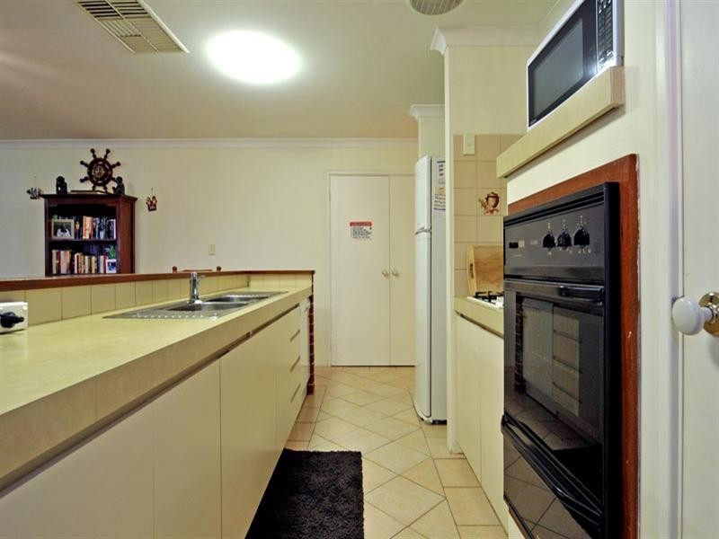 2 Elbrus Way, Caversham WA 6055