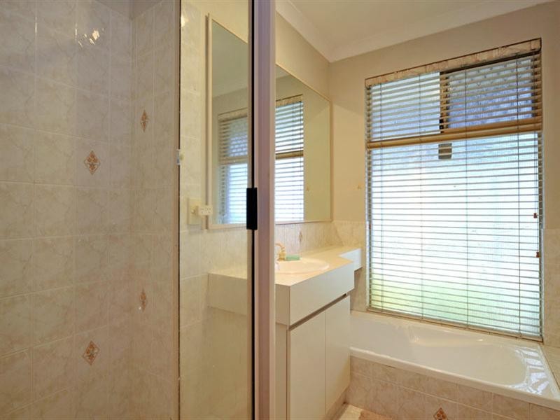 2 Elbrus Way, Caversham WA 6055