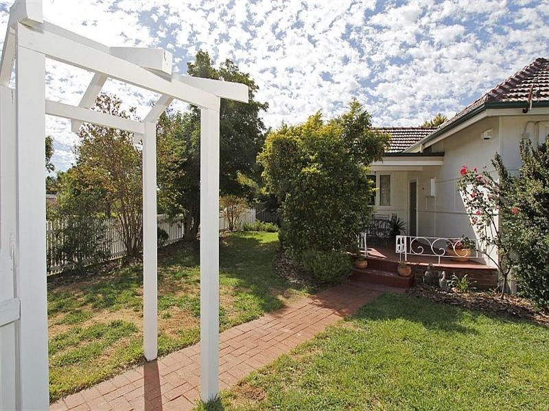 70 Anzac Terrace, Bassendean WA 6054