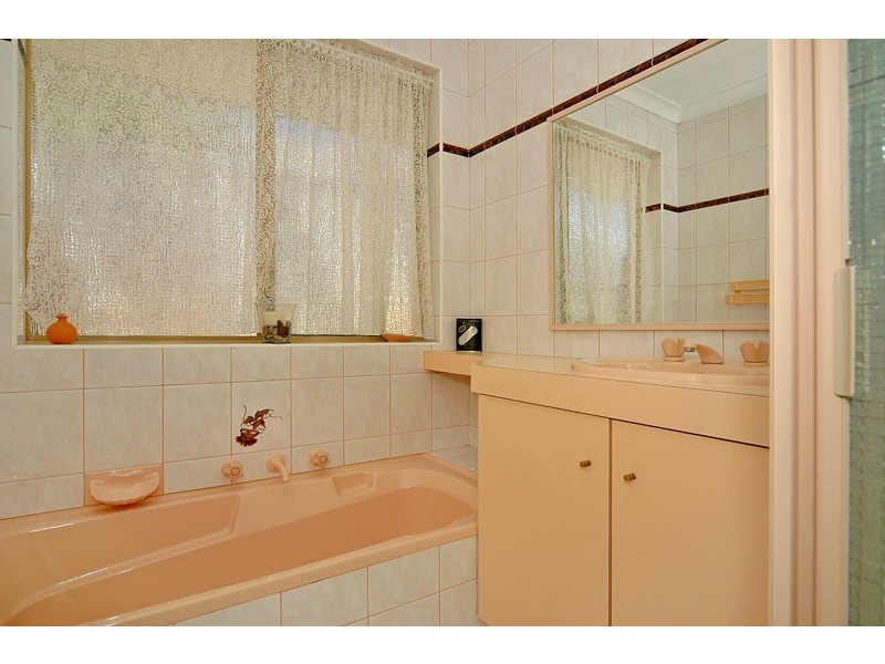 1 Bowood Cove, Kiara WA 6054