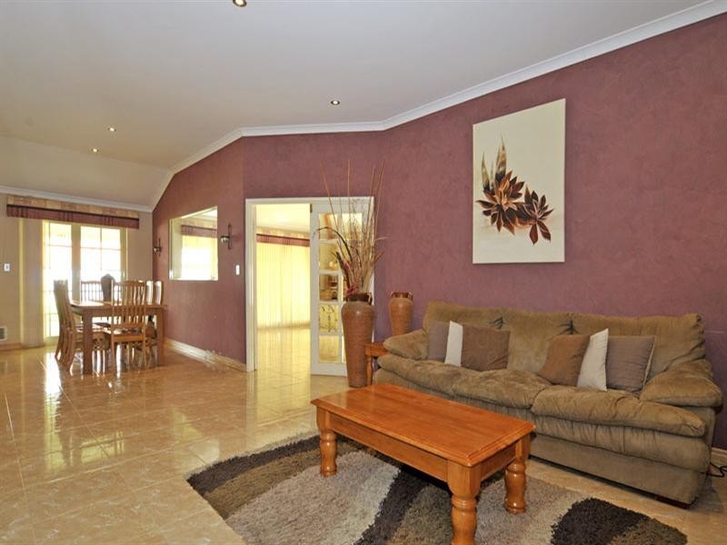 37 Rainbow Crescent, Beechboro WA 6063