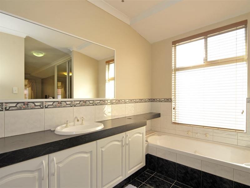 37 Rainbow Crescent, Beechboro WA 6063