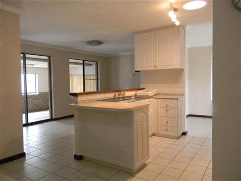 2 Parana Crescent, Beechboro WA 6063